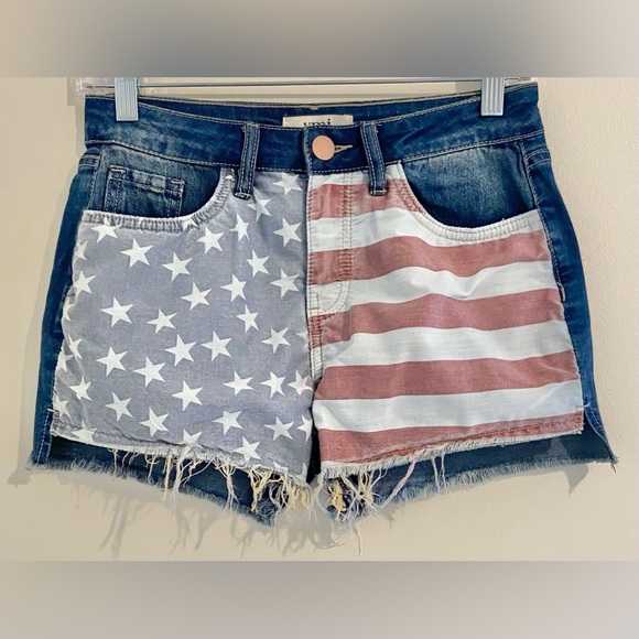 YMI Americana Stars Stripes Flag Frayed Shorts Women’s Juniors NWT - Picture 2 of 4